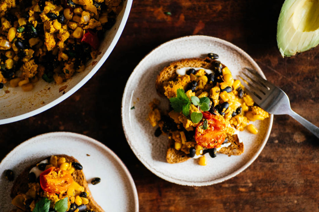 VEGAN GOING OUT TIPS + WHAT I ATE TODAY + MEXICAN STYLE TOFU SCRAMBLE